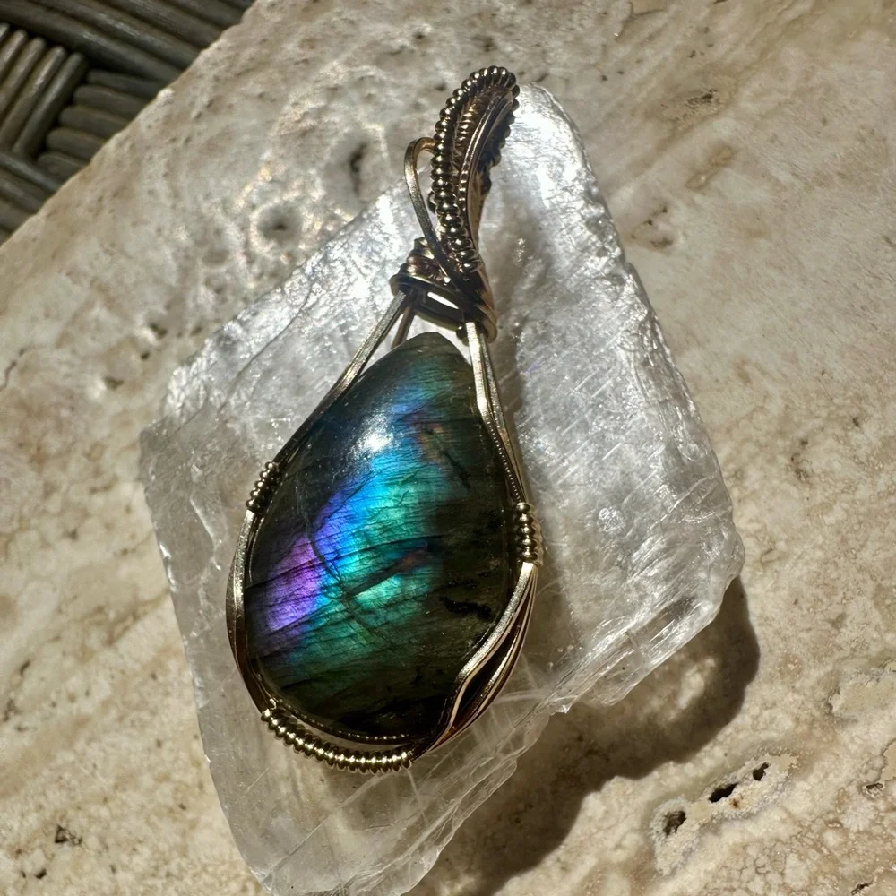 14k Gold Fill Labradorite purple blue green flash Necklace Pendant!